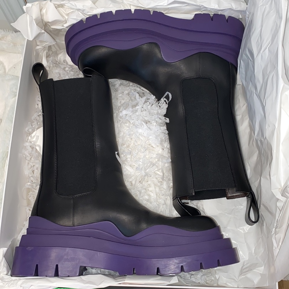 Bottega Veneta Purple Tire Leather Chelsea Boots - Picture 14 of 17